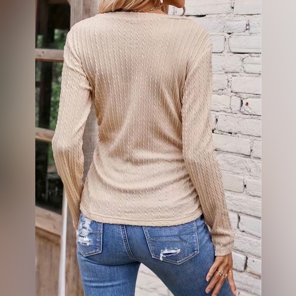 NWOT- Twist Textured V Neck T-Shirt, Casual Long Sleeve Top - Picture 3 of 3